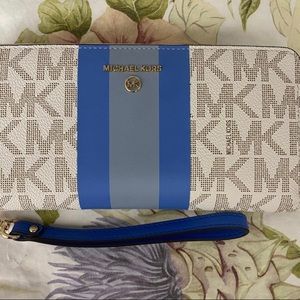 Michael Kors Large Travel Continental Center Stripe WALLET. Oxford Multi